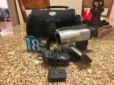 Samsung SC-L906 Hi-8 Video8 8mm Analog Camcorder w/ Charger, and Tape | TESTED - Image 1 of 4