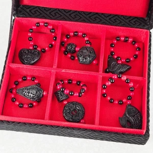 Chinesisches Weinglas Marker Charms schwarz & rot 6er Set Perlen mit Aufbewahrungsbox - Bild 1 von 15