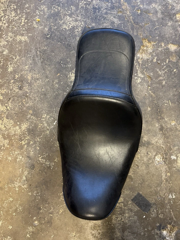 Asiento de pasajero de conductor 2-up apto para modelos Harley Davidson Dyna 2006-2017 Foto 1 de 4