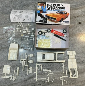 MPC The Dukes of Hazzard General Lee Dodge Charger Modelo Kit Escala 1/25 Abierto - Imagen 1 de 9