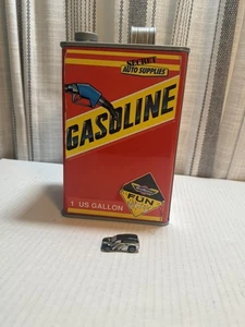 Vintage 1989 Galoob Micro Machines Gas Can Play Set ~ Storage For Vehicles + Car - Picture 1 of 5