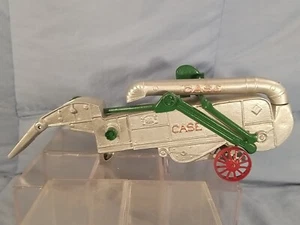 Vintage 1/32 Case Thresher Threshing Machine Die Cast - Silver Green & Red - Picture 1 of 7