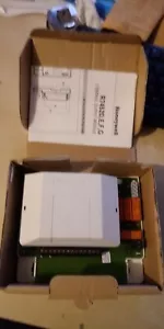 Honeywell R7452F1007 Control Output Module with Fan Speed/Light On/Off EXCEL IRC - Picture 1 of 3