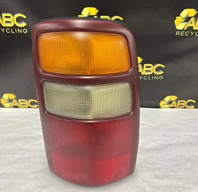 2000 - 2003 年吉姆西育空 XL 1500 尾灯总成右右手原始设备制造商 — 第 1/4 张图片