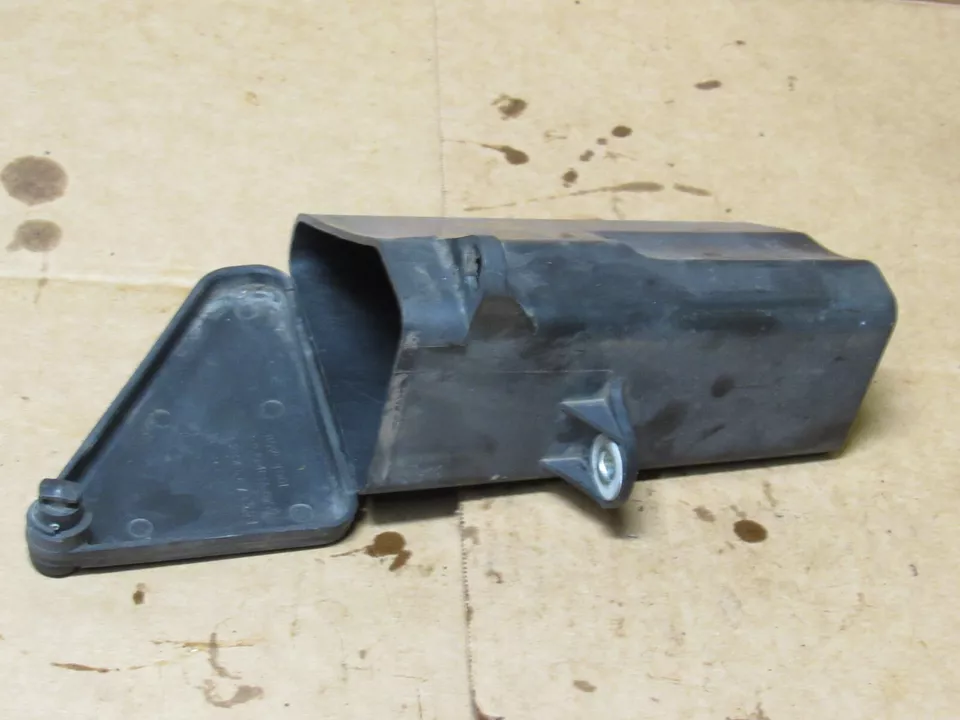 1981 Honda CB900C Custom 10 velocidades caixa de ferramentas e tampa 83520-461-000 - Imagem 1 de 4