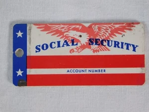 VTG 1970'S PLASTIC SOCIAL SECURITY/ID CARD BLANK KEY FOB CHAIN - Picture 1 of 2