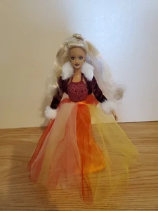 JAKKS PACIFIC MODEPUPPE TRÄGT ZWEITEILIGES KLEID - Bild 1 von 7
