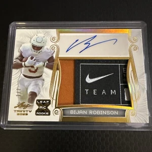 2023 Leaf Trinity - Bijan Robinson Patch Auto Gold Spectrum /7 RPA Falcons - Picture 1 of 3