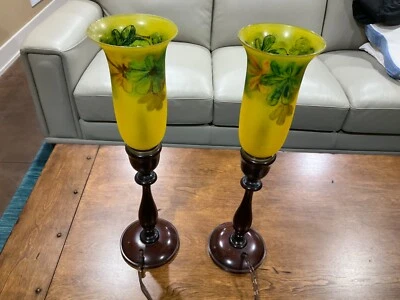 Stunning Pairpoint Ambero Antique Lamps with mahogany base w brass trimmings. - Image 1 of 4