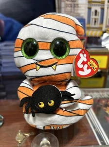 Ty Beanie Boos Mumford holding Spider 6" Plush Halloween stuffed animalš„ - Picture 1 of 4