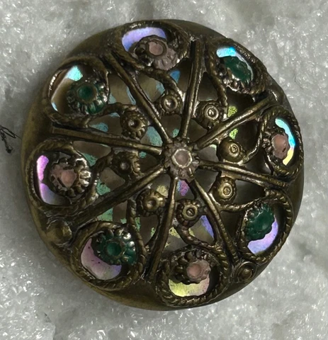 Awesome Medium Brass w/Iridescent Pearl Background Button #2624 Cover