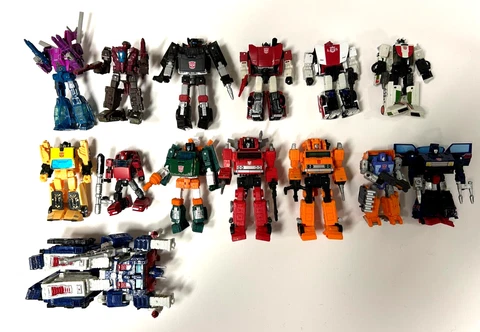 Hasbro Transformers WFC, SIEGE, KINGDOM, EARTHRISE, LEGACY Lot of 18 Figures Cover