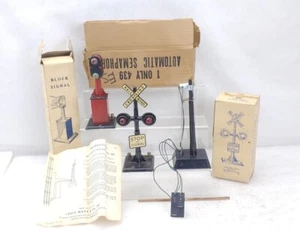 Marx Trains 439, 423 & 404A O Gauge Train Signals With Boxes - Picture 1 of 14