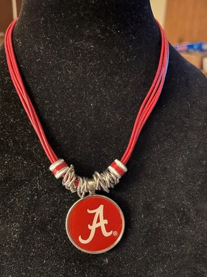 Collar Colgante Alabama Marea Carmesí 4 Hilos 17" Foto 1 de 2