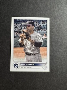 2022 Topps Update Yogi Berra SP Legend Image Variation #US8.2 HOF - Picture 1 of 2