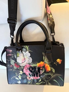 Neu mit Etikett Steve Madden BCAYLEY Umhängetasche schwarz Umhängetasche mit 2 Riemen Anhänger - Bild 1 von 7