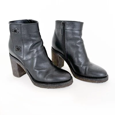 Chanel CC Turnlock Botines EU 38 US 7-7.5 Negro Brillo Tacón Bloque Botín Foto 1 de 4
