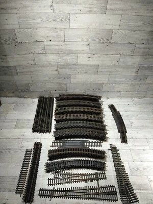 Lot Of 110 Pieces Vintage Atlas/Yugoslavia HO Scale Curved & Straight Snap Track - Image 1 of 4