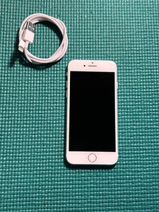 Apple iPhone 8 - 64GB - Silver (Unlocked) A1905 (GSM) - Picture 1 of 9