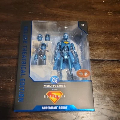 Robô DC Multiverse Superman edição teatral platina vermelha McFarlane (2025) - Imagem 1 de 4