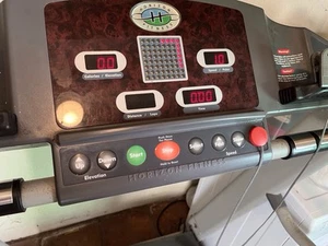 HORIZON ELECTRIC FITNESS TREADMILL INCLINE - Picture 1 of 7