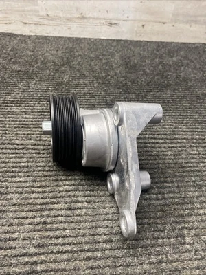 Conjunto de tensor de correa de transmisión accesorio ACDelco 38158 Foto 1 de 4