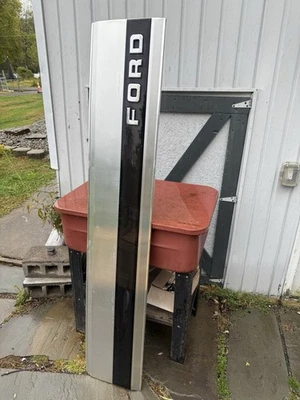 1987-1996 Ford F150 Tailgate Trim Finish Panel Reflector  Black F250 F350 Truck - Image 1 of 4