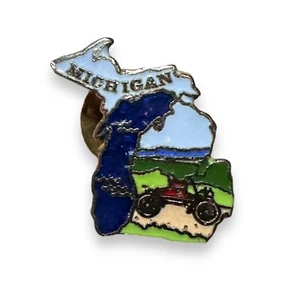 Pin en forma de lago y exterior Michigan State escena de auto antiguo tono plateado vintage - Imagen 1 de 3
