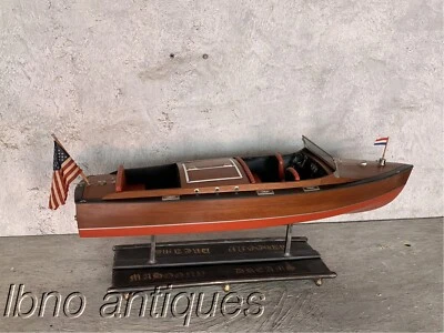 VINTAGE MODEL OF A 1930s CHRIS CRAFT ROUNDABOUT "MAHOGANY DREAMS" RC 36" LONG - Image 1 of 4