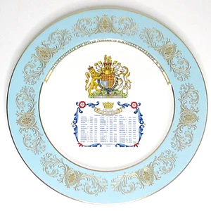 Queen Elizabeth II Silver Jubilee 1977 - Aynsley Fine English Bone China Plate - Picture 1 of 3