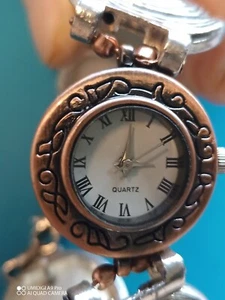 Reloj pulsera diseño cuarzo esfera blanca bisel bronce tono plata - Imagen 1 de 16