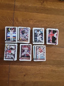 2025 Topps Series 1 Common Base Lot - 300 Cards +40 Rookie Cards - Bild 1 von 1