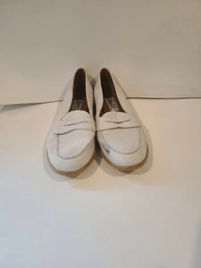VINTAGE NINE WEST 10 CREAM KIMMY PENNY LOAFER SHOES - Picture 1 of 5
