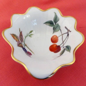 ROYAL WORCESTER EVESHAM GOLD Clam Shell Dish 5.4" NEW NEVER USED made in England - Picture 1 of 3