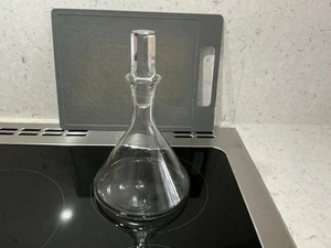 Decanter conico stile nave con tappo modernista senza scheggiature o stuzzichini C 1960 - Foto 1 di 8