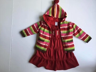 Suéter com capuz Gymboree 18-24 meses e vestido vermelho 12-18 meses conjunto com 2 peças - Imagem 1 de 4