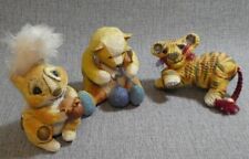 COUNTRY ARTISTS 2001 BUTTON BUDDIES ORNAMENT FIGURES WITH FABRIC BY PENNY GERKEN