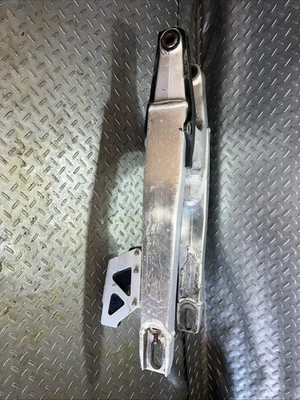 2001 - 2006 Suzuki 2003 RM250 RM125 OEM Rear Swingarm Swing Arm Wheel Rm 250 125 Foto 1 de 4