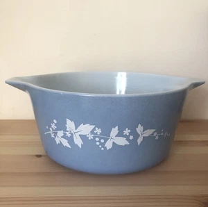 Vintage Glass Pyrex Blue Hawthorn Design Casserole Dish - Very Good Condition - Picture 1 of 6