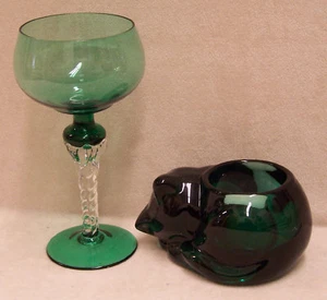 LOTE DE 2 CANDELABROS Y VAJILLA PARA GATOS DE CRISTALERÍA VERDE - Imagen 1 de 3