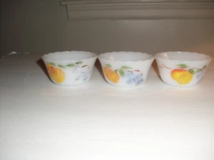 3 Fire King Gay Fad frutta dipinti a mano singhiozzati 6 once. Coppe crema pasticcera - Foto 1 di 6