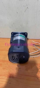 Motor trifásico de frecuencia variable OM 1 pieza 5IK90GU-SF en buenas condiciones - Imagen 1 de 3