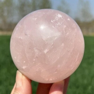 ¡Top!! 0,52 kg bola de cristal de cuarzo rosa natural decoración de esfera de cristal 71 mm - Imagen 1 de 18