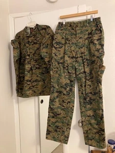 USMC UNIFORM - MCCUU - WOODLAND MARPAT - MEDIUM REGULAR - Picture 1 of 8