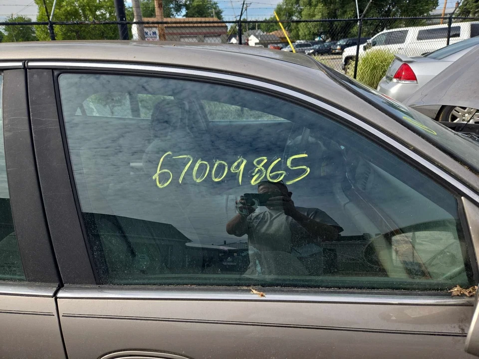Front Door Glass/window BUICK LESABRE Right 00 01 02 03 04 05 - Image 1 of 1