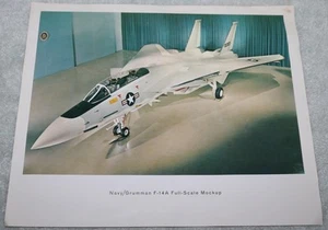POSTER MOCKUP VINTAGE ANNI 70 F-14A TOMCAT JET GRUMMAN SCALA COMPLETA STAMPA - Foto 1 di 3