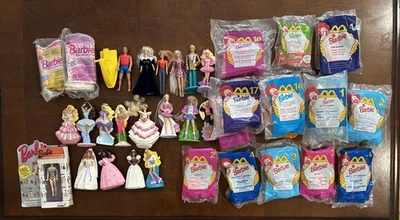 38 juguetes/muñecas vintage de comida feliz de Barbie McDonald’s Foto 1 de 4