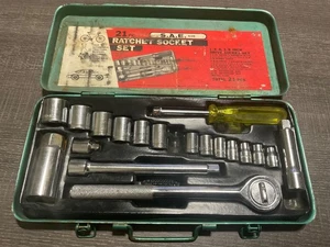 Vintage Mart 21 Stück Auto S.A.E. 1/4" & 3/8 Steckschlüsselsatz grün - Bild 1 von 14