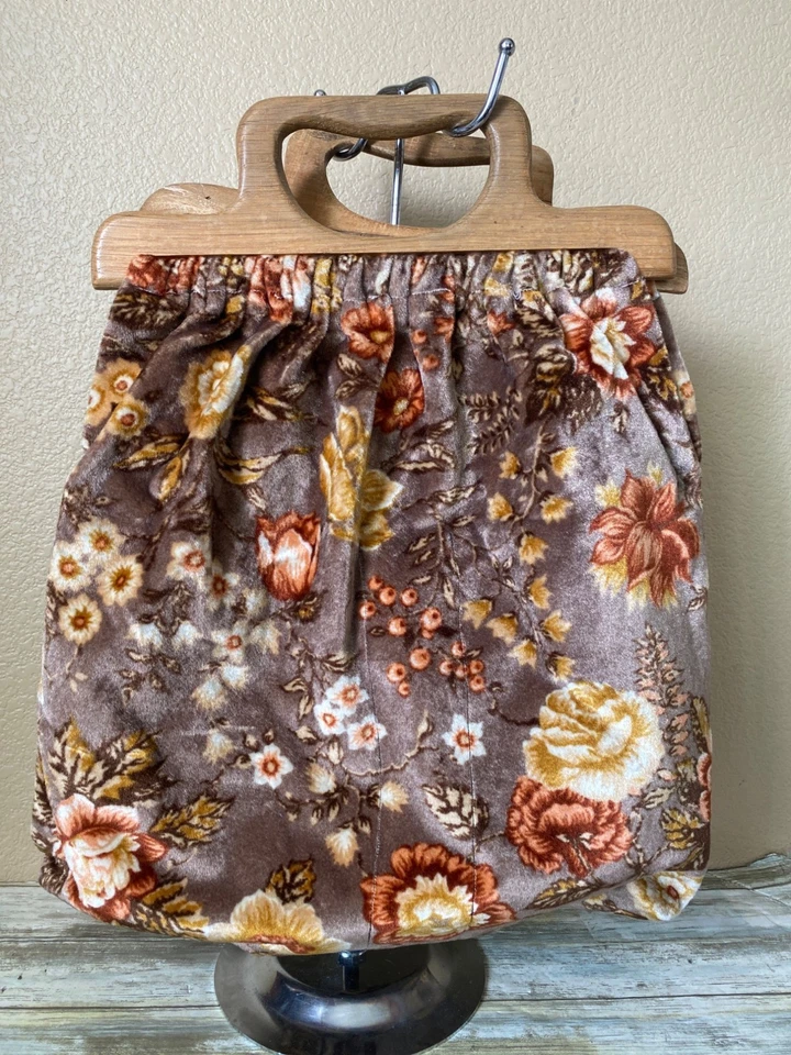 Bolso Alfombra Floral Boho Vintage Años 70 Retro Terciopelo Cartera 17" con Asas de Madera Foto 1 de 4