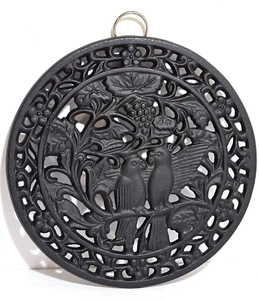 Gusseisen "Love Birds" Untersetzer mit Fuß/Wandbehang 8-3/8 Zoll - Bild 1 von 4